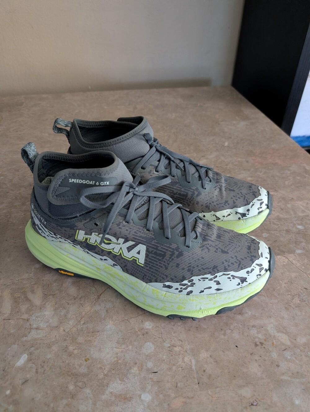 Hoka One One Speedgoat 6 Mid GTX Vibram Cushioned Trail Running Shoe Men Size 11
